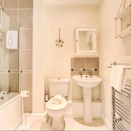 Harbour View - * וויטבי